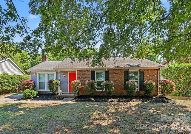 Photo 1 of Single family home for sale at 3001 Old House Cir, Matthews, NC 28105 | MLS# 4415033 | Listing updated on 2026-09-16
