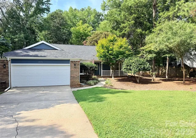Photo 1 of Single family home for sale at 6836 Pin Oak Ct, Charlotte, NC 28226 | MLS# 4415035 | Listing updated on 2026-09-01
