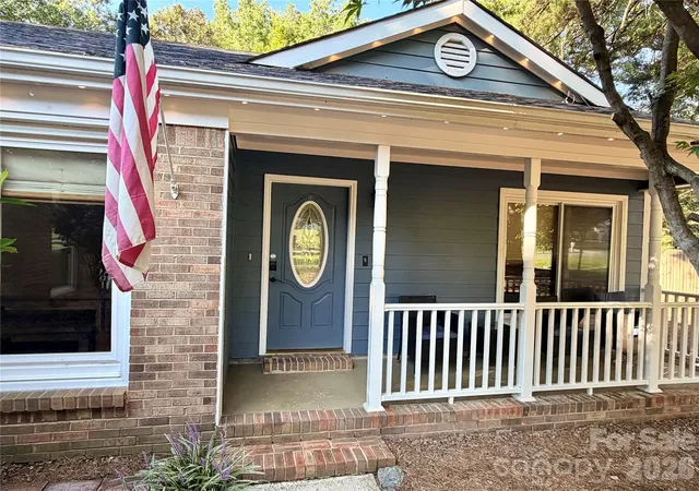 Photo 2 of Single family home for sale at 6836 Pin Oak Ct, Charlotte, NC 28226 | MLS# 4415035 | Listing updated on 2026-09-01