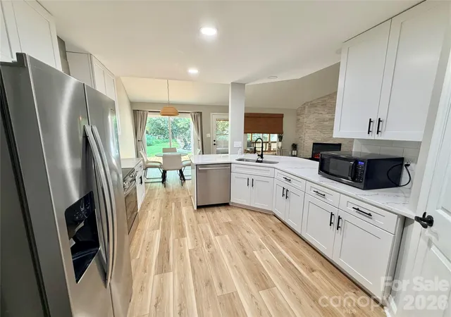 Photo 4 of Single family home for sale at 6836 Pin Oak Ct, Charlotte, NC 28226 | MLS# 4415035 | Listing updated on 2026-09-01