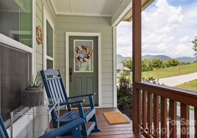 Photo 3 of Single family home for sale at 31 Baby Bear Cvs, Clyde, NC 28721 | MLS# 4415038 | Listing updated on 2026-09-06