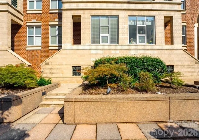 Listing Photo 1 - Condo for sale in building located at 400 N Church St, Charlotte, NC 28202 - Unit #215