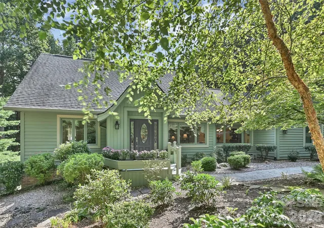 Photo 1 of Single family home for sale at 3 Rodney Ct, Flat Rock, NC 28731 | MLS# 4415085 | Listing updated on 2026-09-16