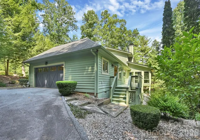 3rd image of 3 Rodney Ct, Flat Rock, NC 28731 | MLS# 4415085