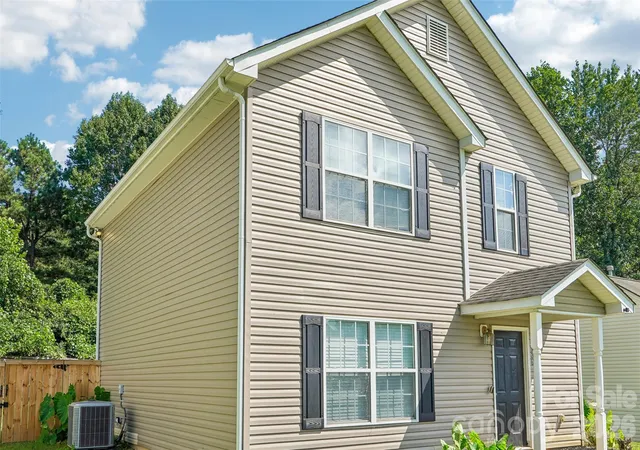 Photo 1 of Single family home for sale at 4926 Elizabeth Rd, Charlotte, NC 28269 | MLS# 4415121 | Listing updated on 2026-09-12