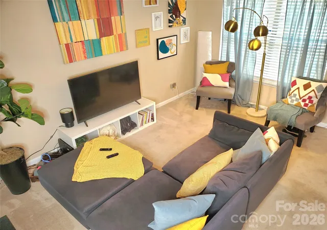 3rd image of 3840 Mosscroft Ln, Charlotte, NC 28215 | MLS# 4415146