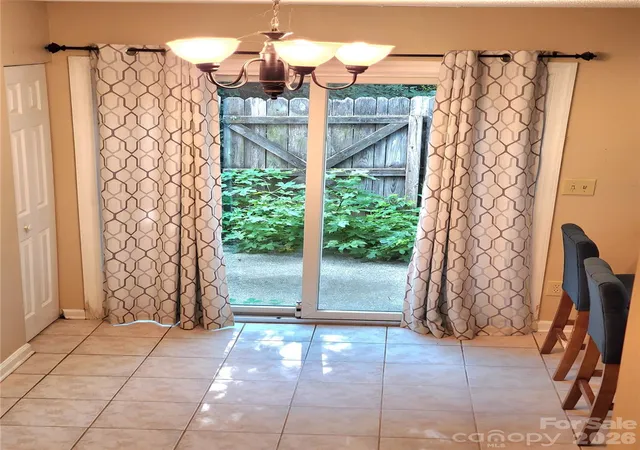 4th image of 3840 Mosscroft Ln, Charlotte, NC 28215 | MLS# 4415146
