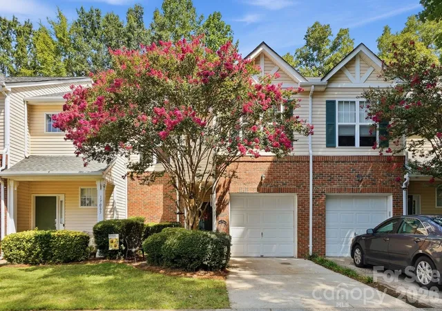 2nd image of 17067 Commons Creek Dr, Charlotte, NC 28277 | MLS# 4415148