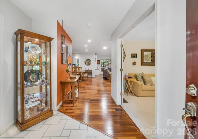 Photo 3 of Single family home for sale at 31 Hillcreek Dr, Asheville, NC 28804 | MLS# 4415150 | Listing updated on 2026-10-05