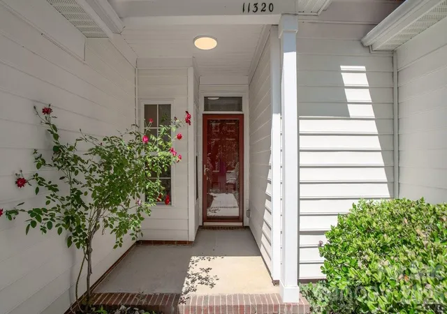 3rd image of 11320 Hunters Landing Dr, Charlotte, NC 28273 | MLS# 4415176