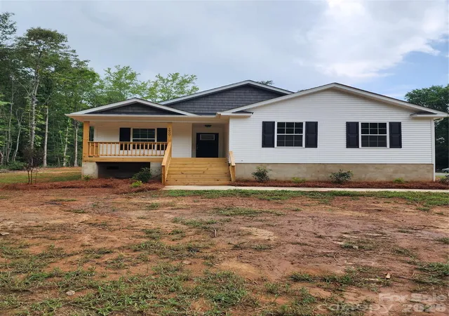 2nd image of 5900 Flamingo Dr #4, Conover, NC 28613 | MLS# 4415177