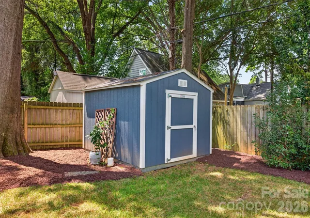 26th image of 1911 Club Rd, Charlotte, NC 28205 | MLS# 4415205