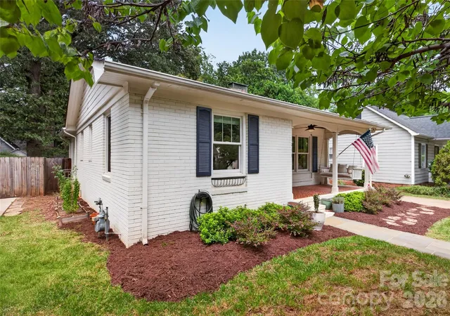 3rd image of 1911 Club Rd, Charlotte, NC 28205 | MLS# 4415205