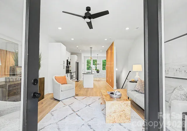 3rd image of 1312 Carolyn Dr, Charlotte, NC 28205 | MLS# 4415223
