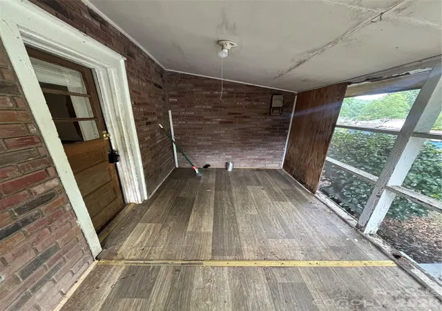 Photo 3 of Single family home for sale at 40 Beaver St, Tryon, NC 28782 | MLS# 4415239 | Listing updated on 2026-09-07