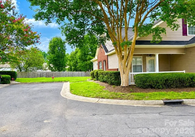2nd image of 8946 Meadowmont View Dr, Charlotte, NC 28269 | MLS# 4415253