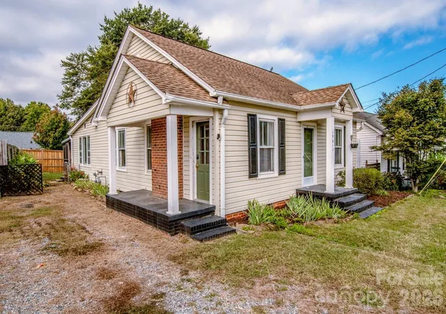 Photo 2 of Single family home for sale at 19641 S Main St, Cornelius, NC 28031 | MLS# 4415257 | Listing updated on 2026-10-07
