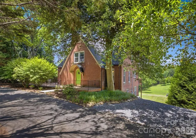 2nd image of 1205 E Union St, Morganton, NC 28655 | MLS# 4415291