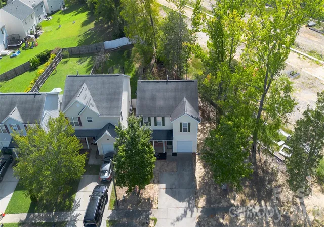Photo 2 of Single family home for sale at 2216 Emmons Ln, Charlotte, NC 28212 | MLS# 4415293 | Listing updated on 2026-09-23