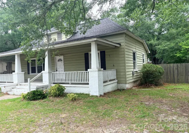 Photo 2 of Sale Pending at 102 N Minor St, Kershaw, SC 29067 | MLS# 4415297 | Listing updated on 2026-09-19