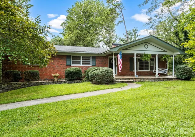 2nd image of 48 Faircrest Rd, Asheville, NC 28804 | MLS# 4415306