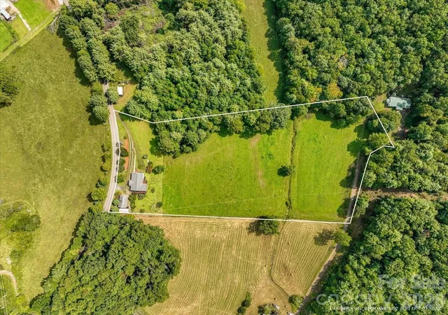 Photo 2 of Single family home for sale at 427 Big Brush Crk Rd, Green Mountain, NC 28740 | MLS# 4415308 | Listing updated on 2026-08-20