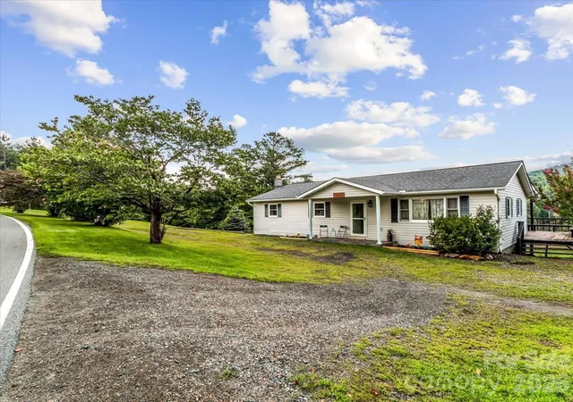 Photo 3 of Single family home for sale at 427 Big Brush Crk Rd, Green Mountain, NC 28740 | MLS# 4415308 | Listing updated on 2026-08-20