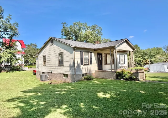 Photo 1 of Single family home for sale at 371 Sulphur Springs Rd, Hiddenite, NC 28636 | MLS# 4415314 | Listing updated on 2026-08-21