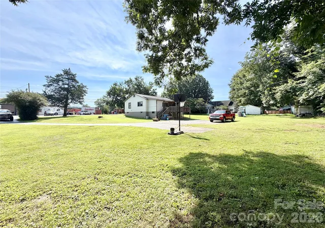 Photo 24 of Single family home for sale at 371 Sulphur Springs Rd, Hiddenite, NC 28636 | MLS# 4415314 | Listing updated on 2026-08-21