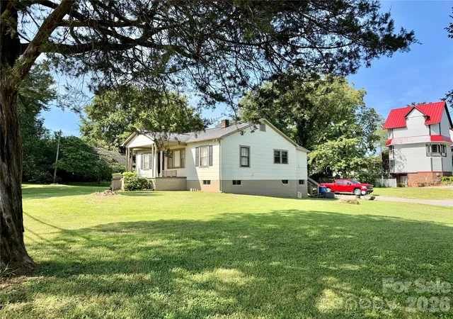 Photo 4 of Single family home for sale at 371 Sulphur Springs Rd, Hiddenite, NC 28636 | MLS# 4415314 | Listing updated on 2026-08-21
