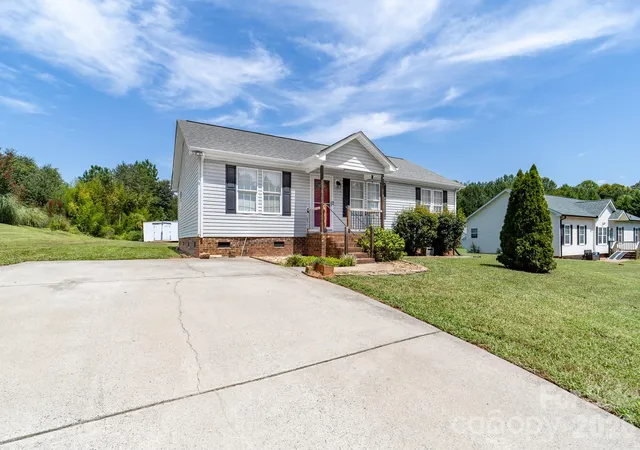 image of 3009 Drake Dr, Stanley, NC 28164 | MLS# 4415318