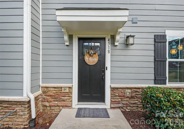 Photo 2 of Townhouse for sale at 4518 Valley Walk Dr, Charlotte, NC 28216 | MLS# 4415326 | Listing updated on 2026-09-05