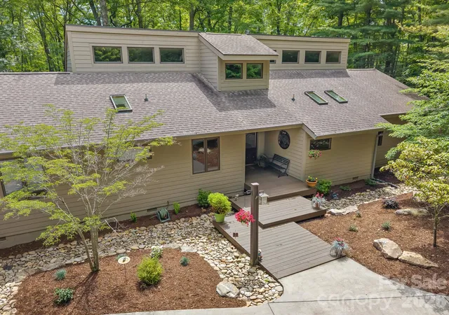 Photo 2 of Single family home for sale at 1370 Salola Ln, Brevard, NC 28712 | MLS# 4415333 | Listing updated on 2026-09-02