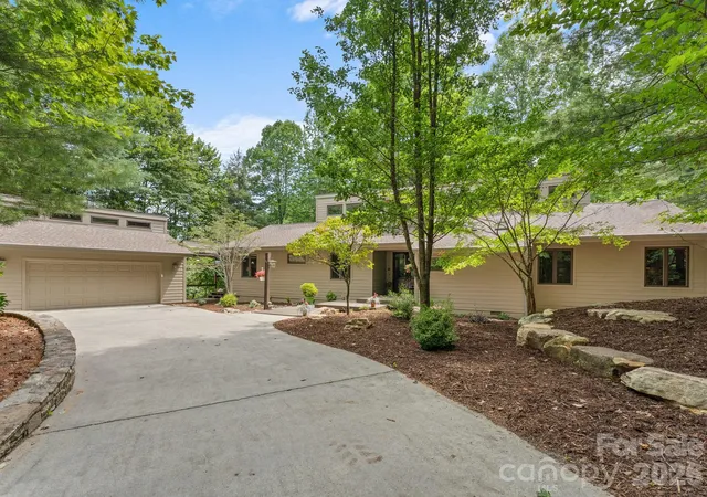 Photo 5 of Single family home for sale at 1370 Salola Ln, Brevard, NC 28712 | MLS# 4415333 | Listing updated on 2026-09-02