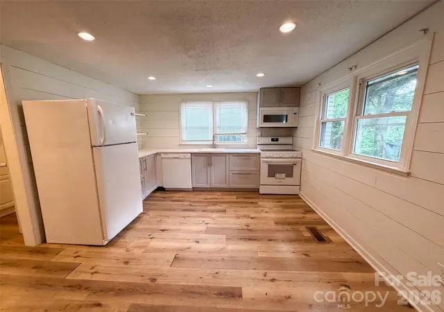 2nd image of 1017 White Ln, Gastonia, NC 28052 | MLS# 4415334