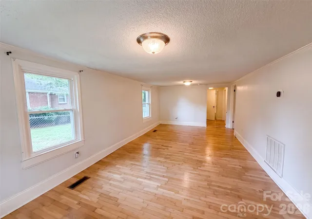 3rd image of 1017 White Ln, Gastonia, NC 28052 | MLS# 4415334