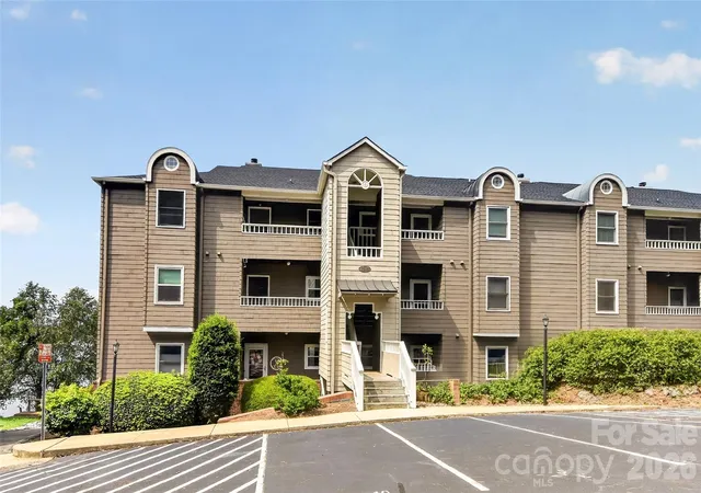 2nd image of 7340 Lakefront Dr, Charlotte, NC 28278