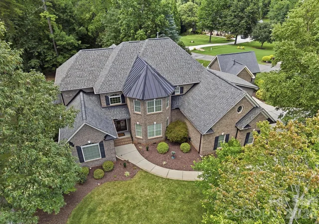Photo 3 of Single family home for sale at 1023 Madras Ct, Davidson, NC 28036 | MLS# 4415353 | Listing updated on 2026-09-20