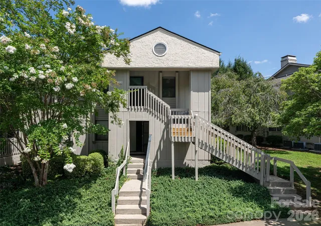 Listing Photo 4 - Condo for sale in building located at 1406 Abbey Cir, Asheville, NC 28805