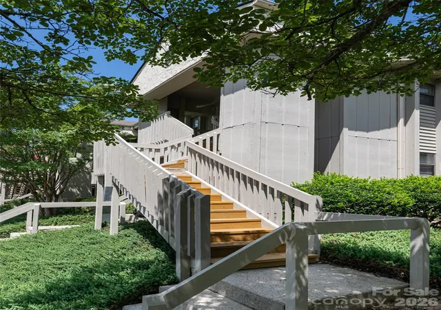 Listing Photo 5 - Condo for sale in building located at 1406 Abbey Cir, Asheville, NC 28805