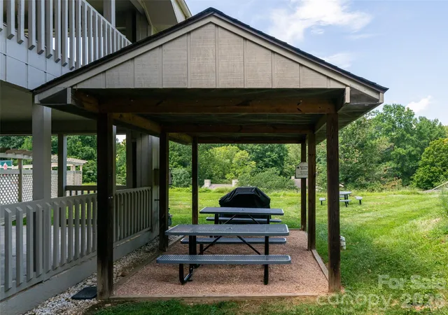 36th image of 1406 Abbey Cir, Asheville, NC 28805 | MLS# 4415355