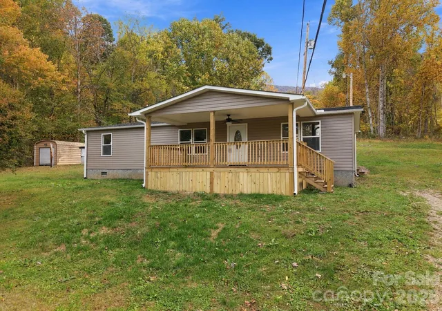 Photo 2 of Single family home for sale at 1004 Pine Root Branch Rd, Bakersville, NC 28705 | MLS# 4415373 | Listing updated on 2026-10-25