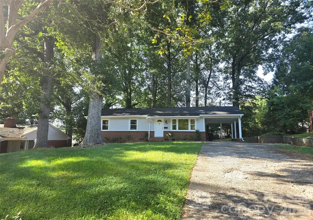 Photo 1 of Single family home for sale at 733 Crestwood Ave, Gastonia, NC 28054 | MLS# 4415375 | Listing updated on 2026-09-25