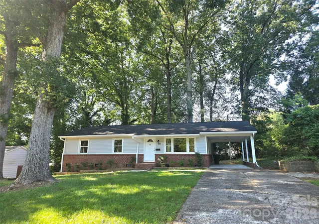 Photo 2 of Single family home for sale at 733 Crestwood Ave, Gastonia, NC 28054 | MLS# 4415375 | Listing updated on 2026-09-25