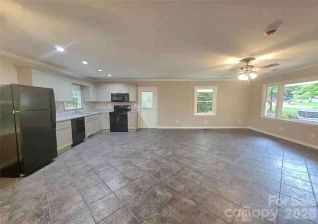 Photo 4 of Single family home for sale at 733 Crestwood Ave, Gastonia, NC 28054 | MLS# 4415375 | Listing updated on 2026-09-25