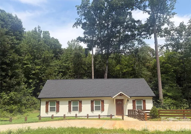 Photo 2 of Single family home for sale at 6524 Mintbrook Dr, Mint Hill, NC 28227 | MLS# 4415376 | Listing updated on 2026-08-19
