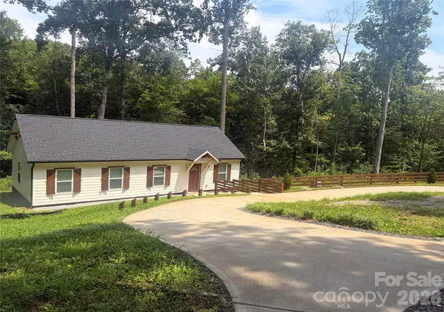 Photo 3 of Single family home for sale at 6524 Mintbrook Dr, Mint Hill, NC 28227 | MLS# 4415376 | Listing updated on 2026-08-19