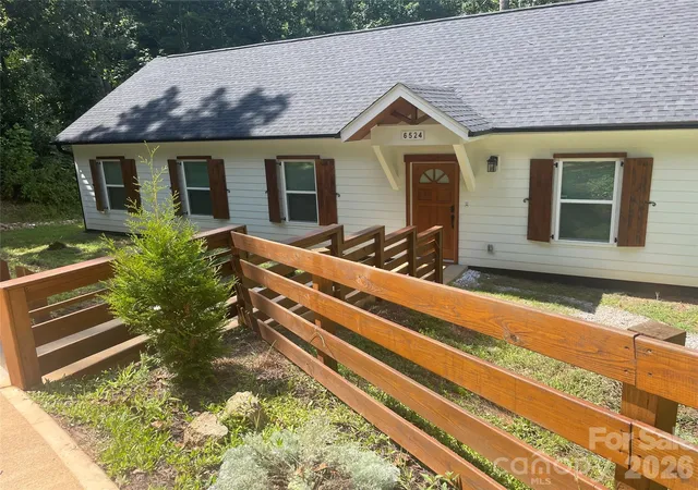 Photo 3 of Single family home for sale at 6524 Mintbrook Dr, Mint Hill, NC 28227 | MLS# 4415376 | Listing updated on 2026-08-19