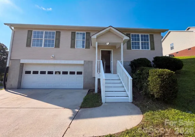 Photo 1 of Single family home for sale at 1667 Oakview Way, Rock Hill, SC 29730 | MLS# 4415405 | Listing updated on 2026-10-08
