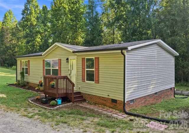 Photo 1 of Single family home for sale at 4782 29th Street Dr Ne, Hickory, NC 28601 | MLS# 4415429 | Listing updated on 2026-09-08